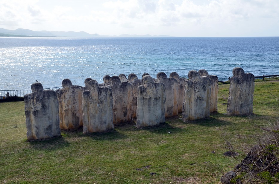 Les quinze statues de Laurent Valère ont été construites en béton armé et blanchies au sable de Trinité-et-Tobago. Crédit photo David Raynal