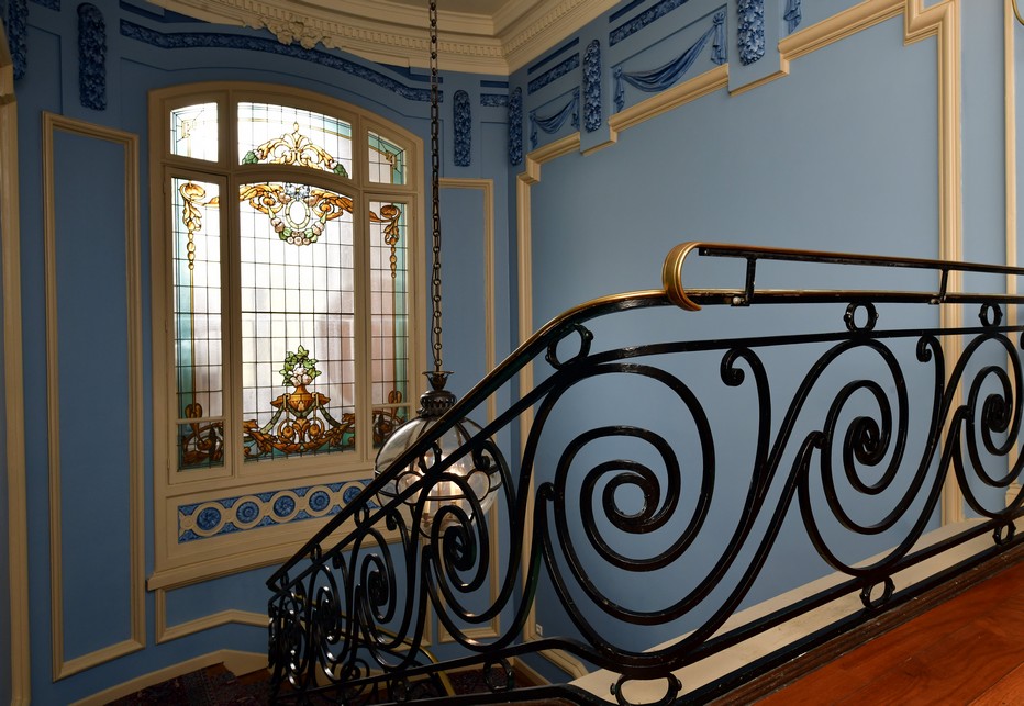 La cage d’escalier conduisant à la salle de restauration du premier étage. Un voyage hors du temps. ©Alexandre Marchi