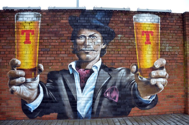 Le street art est rès réputé à Glasgow, ici pour une marque de bière. Crédit photo David Raynal.