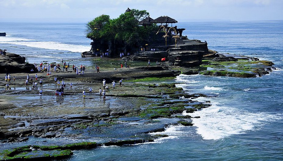 Rendez-vous après le confinement au temple Tanah Lot à Bali  @Wonderfull-Indonesia