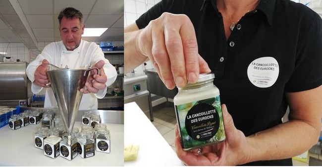 De gauche à droite : Il faut environ cinq heures de fabrication pour deux cent cinquante pots de 250 gr. ©Bertrand Munier ; La cancoillotte des Eurocks connaît un succès grandissant. ©Bertrand Munier De gauche à droite : Il faut environ cinq heures de fabrication pour deux cent cinquante pots de 250 gr. ©Bertrand Munier ; La cancoillotte des Eurocks connaît un succès grandissant. ©Bertrand Munier