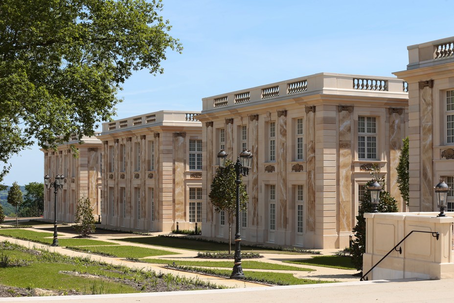 Les 8 pavillons de l'hôtel  du Grand Siècle  @ Le Puy du Fou Les 8 pavillons de l'hôtel  du Grand Siècle  @ Le Puy du Fou
