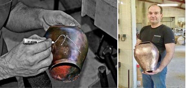 Autre tradition à la Maison Daban, l’un des derniers fabricants de sonnailles dans cette région de transhumances. @ C.Gary