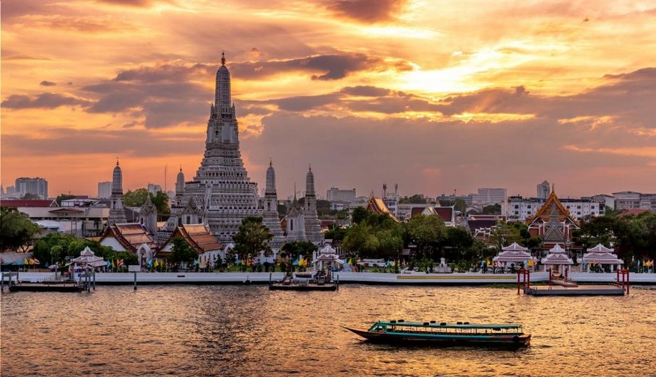 Bangkok - Sur les bords de chao phraya river au coucher du soleil. @ Pixabay