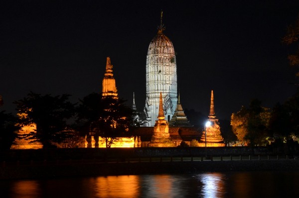 Des comités pour la protection et la mise en valeur de la Ville historique d’Ayutthaya ont été créés à l’échelon national et local. La conservation et la mise en valeur d’Ayutthaya sont financées par des fonds gouvernementaux et privés.@ David Raynal
