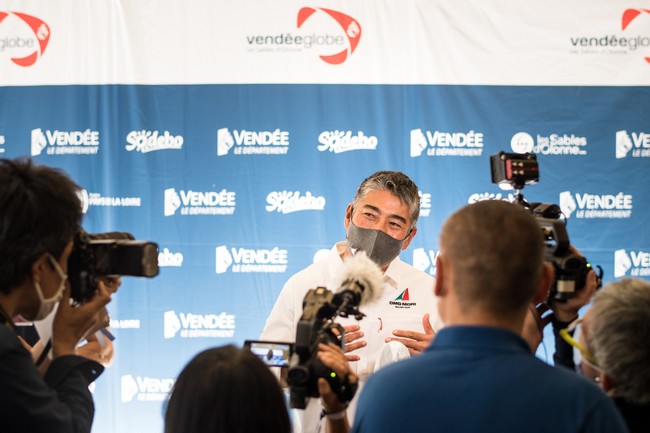 Conférence de presse du Vendée Globe 2020 ici avec le skipper japonais kojiro shiraishi @ VG