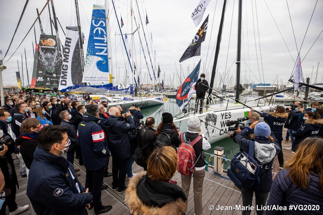 le 8 novembre à 13h02 à huis clos, sans public. le Vendée Globe sera retransmis en direct sur vendeeglobe.org et sur de nombreuses chaînes de télévision dont France 3.@ VG