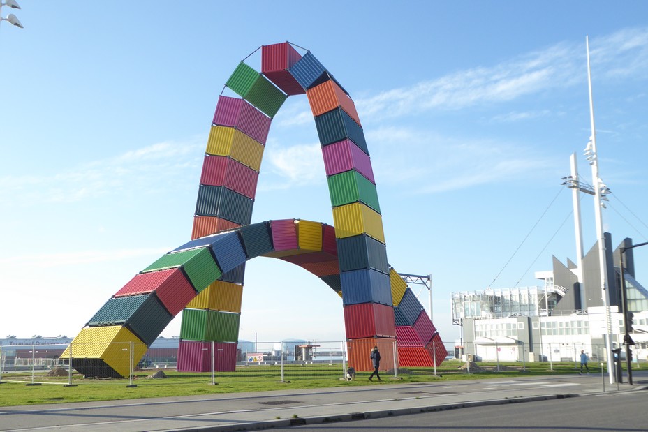 Catène de containers de Vincent Ganivet dans le cadre d'Un été au Havre.@ C.Gary