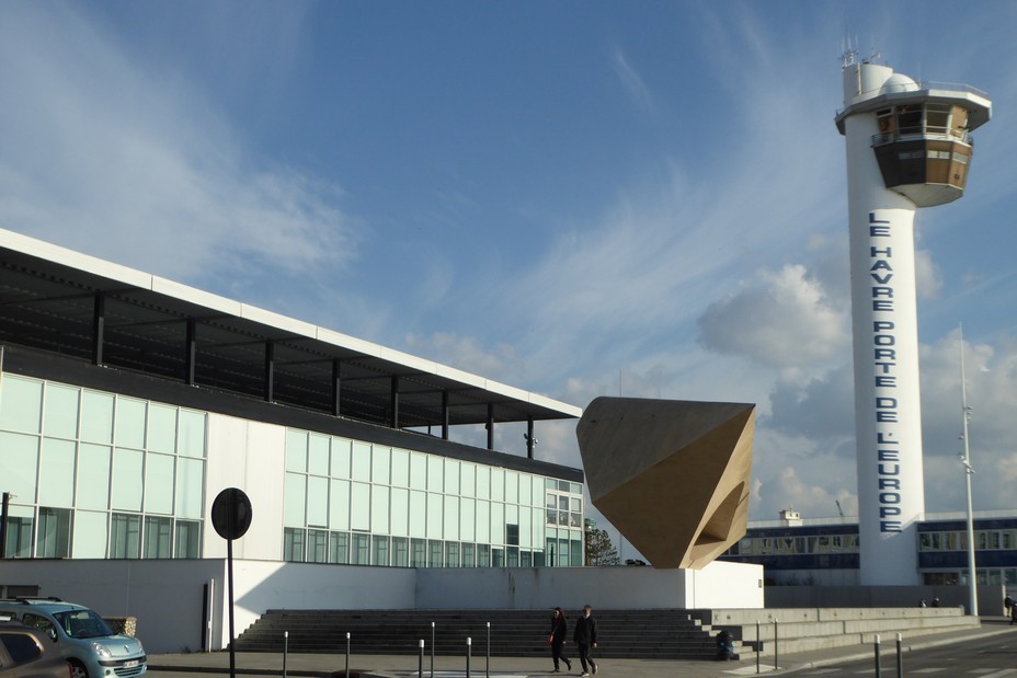 Le MuMa, musée d'art moderne André Malraux et l'œuvre en béton de Henri-Georges Adam.@ C.Gary