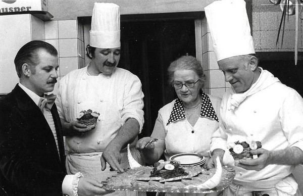 La vie culinaire de Jean-Claude Aiguier est semée de belles rencontres à l’image de son confrère vosgien Henri Chevalier, installé à Bains-les-Bains. ©F et J.C Aiguier