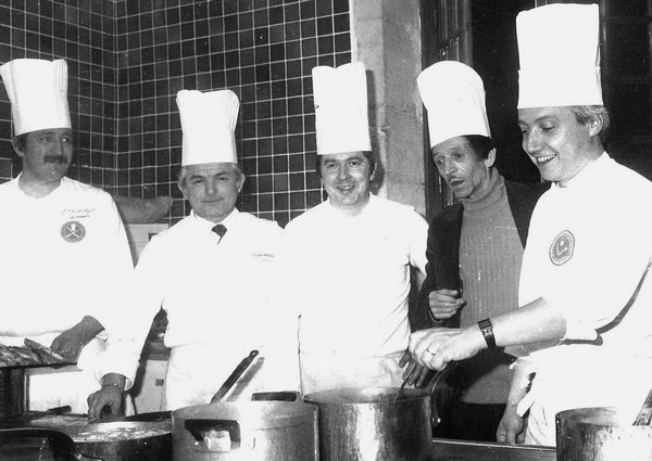 Tout au long de son parcours, Jean-Claude Aiguier (à gauche) a su partager son savoir-faire avec nombre de ses pairs comme (de gauche à droite), Michel Philippe, Jean-Michel Turin et Claudy Obriot… tous aux côtés de l’artiste au « talent de bafouilleur », Pierre Repp. ©F et J.C Aiguier