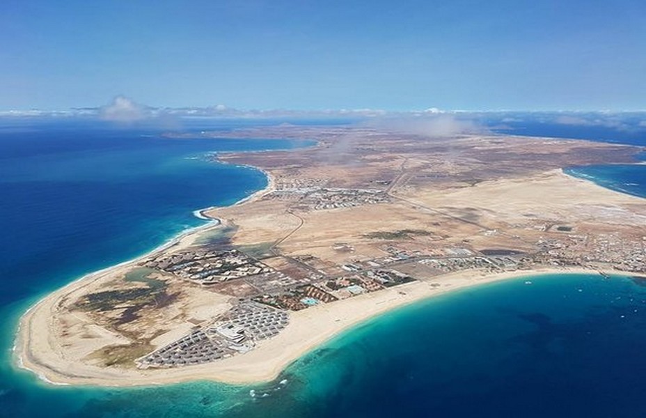 L'île de Sal, Cap Vert, au large de laquelle les conccurents de la class40 vont virer pour s'engager plein Ouest.@ Lindigomag/Pixabay