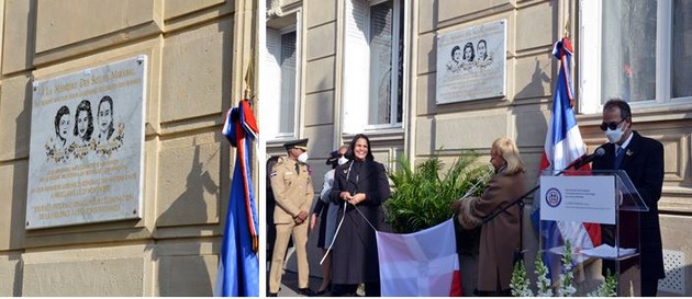 Dévoilement de la plaque commémorative 6 place de la République Dominicaine à Paris en mémoire des sœurs Mirabal, héroïnes et martyres de la lutte contre le dictateur Rafael Trujillo, qui dirigea la République dominicaine de 1930 à 1961. La cérémonie a eu lieu le 8 mars en présence de Rosa Hernández de Grullón, ambassadeur de la République Dominicaine en France et de nombreuses personnalités dont Julie Gayet, ambassadrice de la Fondation des Femmes, Fanny Benedetti, directrice exécutive d'ONU Femmes ou encore Minou Tavárez Mirabal, fille de Minerva Mirabal et Manolo Tavarez. @ David Raynal