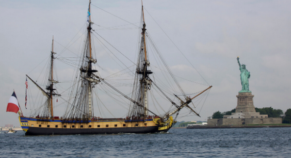 Arrivée de l'Hermione à New York @ DR Arrivée de l'Hermione à New York @ DR