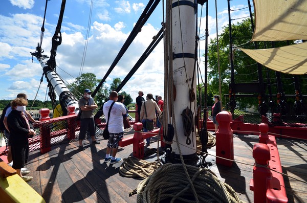 L'Hermione était équipée de 26 canons tirant des boulets de 12 livres, d'où son nom de "frégate de 12".@ David Raynal