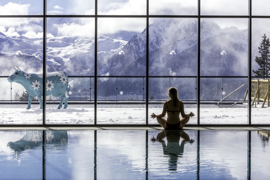 A La Rosière un Club Med nouvelle génération vient d’ouvrir  - Club Med Yoga face aux montagnes @ Maud Delaflotte