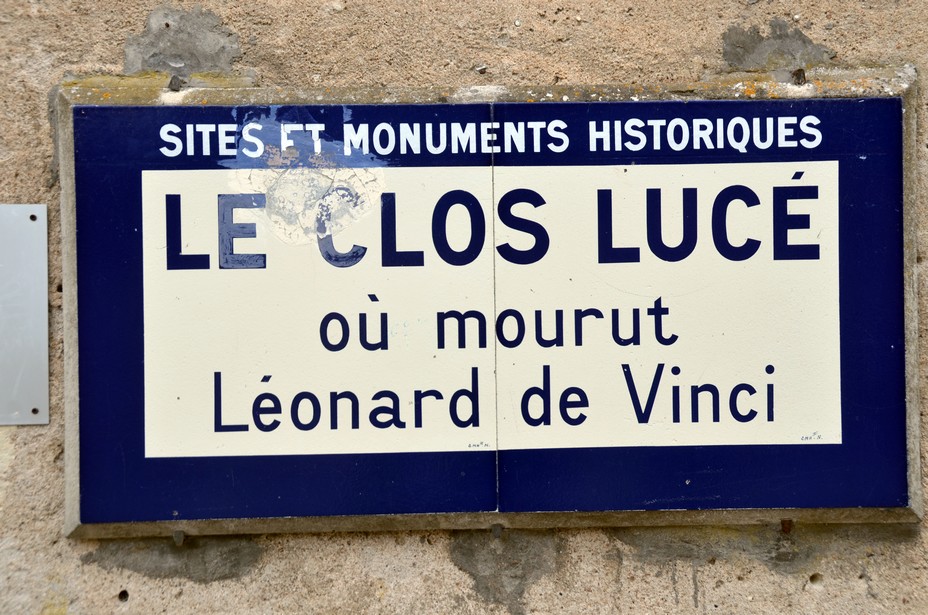Plaque commémorative au Parc du Clos Lucé en hommage à Léonard de Vinci. @ David Raynal