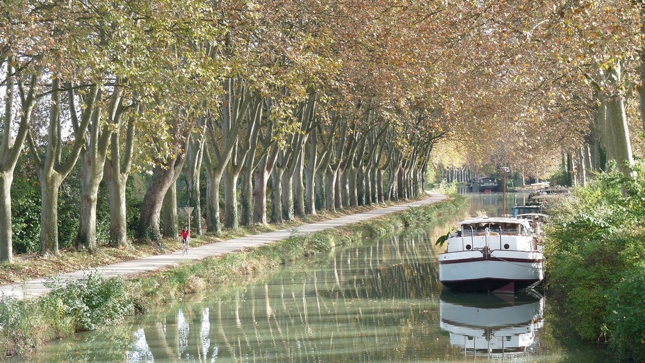 Canal du Midi - On peut louer une péniche pour un WE, plusieurs jours ou une semaine. @ David Raynal