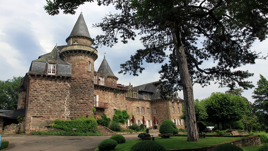 Le  château de Castel-Novel en Corrèze où l’écrivain vécut une partie de sa vie avec Henry de Jouvenel, son second mari, il porte sur ses pierres datant pour certaines du Moyen- Âge, l’impalpable trace de celle qui fut l’un des génies littéraires les plus marquants du 20e siècle. (Crédit photo David Raynal)