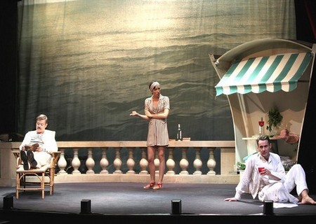 De gauche à droite : Jean-Paul Bordes; Sara Giraudeau et Julien Boisselier dans Scott et Zelda au Théâtre de la Bruyère (Crédit Photo Lot)