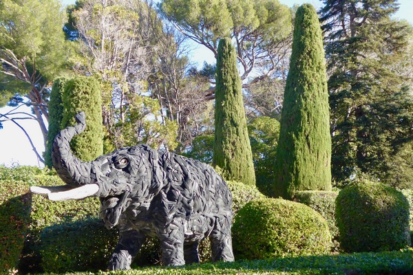 Le Dumbo de Serge Van de Put dans le Jardin Remarquable du château de la Napoule @C.Gary