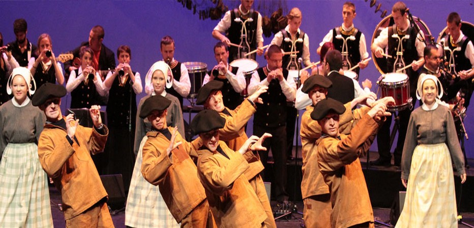 Le cercle celtique Beuzec Cap Sizun (Crédit photo Jack Fossard). Le cercle celtique Beuzec Cap Sizun (Crédit photo Jack Fossard).