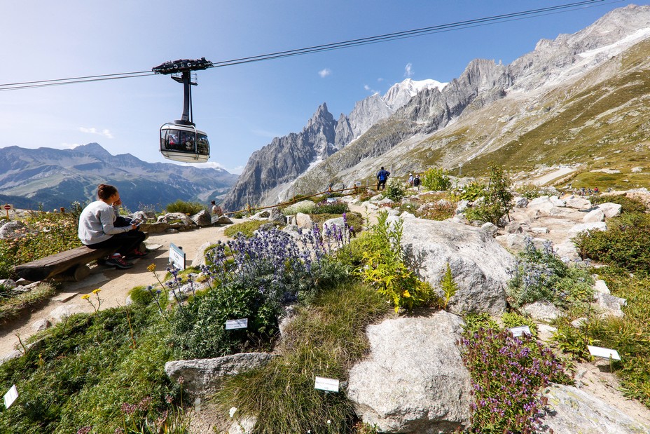 un spectacle unique sur le Mont Blanc, le Cervin, le Grand Paradis et le Grand Combin au fur et à mesure de la montée. @ Enrico Morenzi