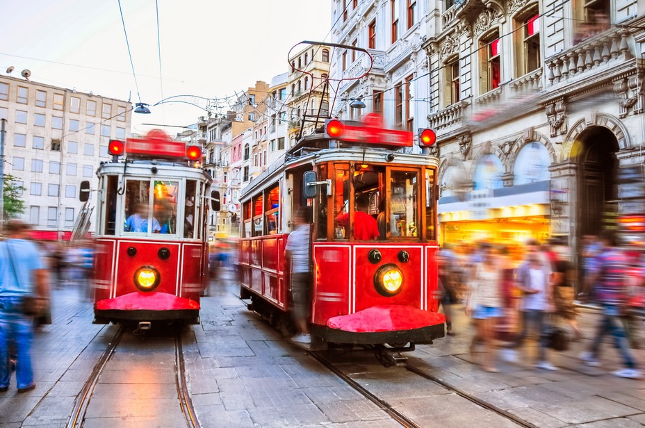 Les anciens trams le long de la rue Istiklal @ OT Turquie