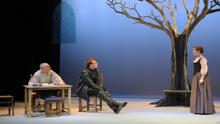 Emmanuel Dechartre, Adrien Melin, Katia Miran dans la pièce " Parce que c'était lui..." actuellement au Théâtre du Petit Montparnasse (Crédit Photo LOT)