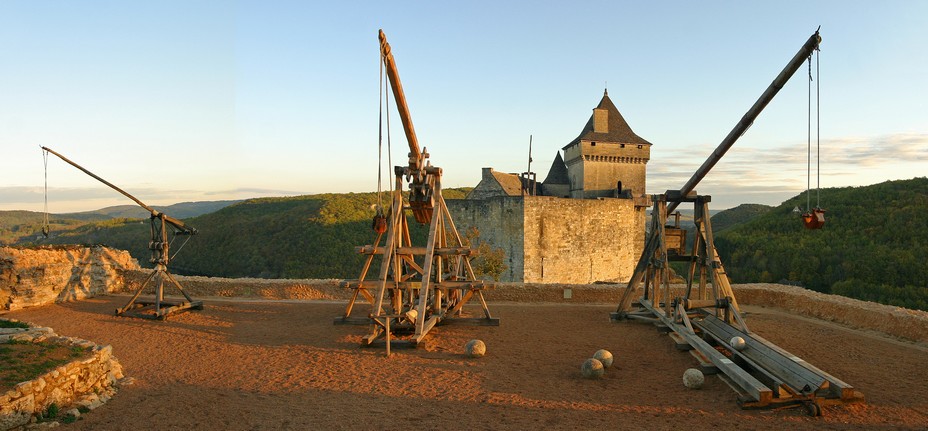 Machines de jet taille réelle - Château de Castelnaud ©Rabouan