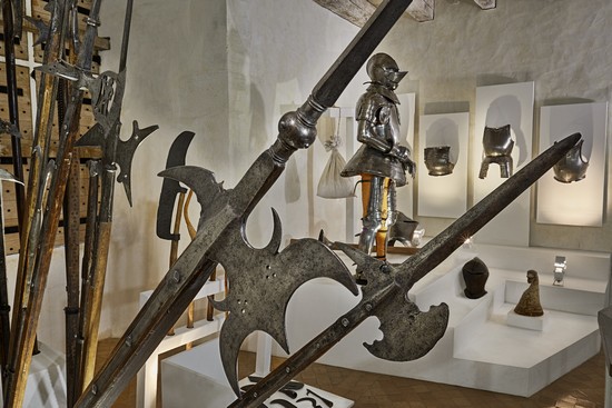 Salle d'armes - Château de Castelnaud ©Raboua Salle d'armes - Château de Castelnaud ©Raboua