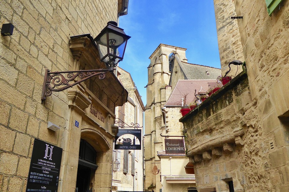 Balades dans le lacis des ruelles de Sarlat @C.Gary