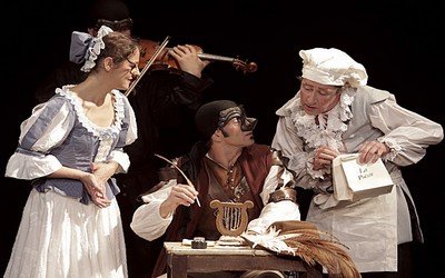 Une scène du spectacle Cyrano de Bergerac actuellement au Théâtre Michel (Photo Théâtre Michel)