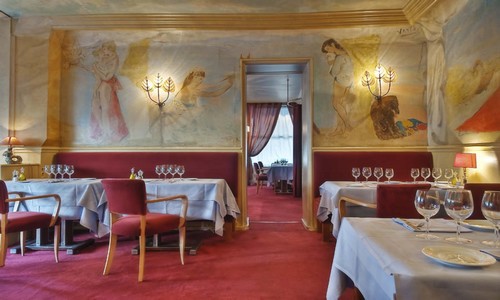 Une des salles du Méditerranée décorée par le grand peintre Christian Bérard (Photo DR)
