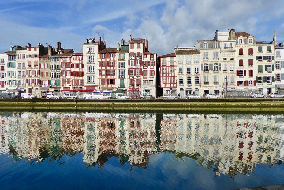 Les quais de la Nive côté Grand Bayonne @C.Gary