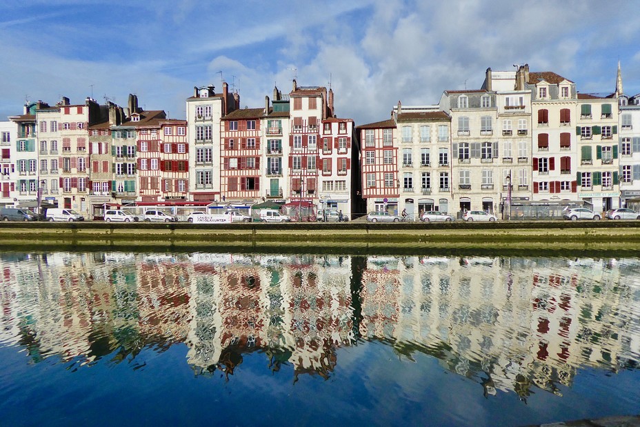 Les quais de la Nive côté Grand Bayonne @C.Gary Les quais de la Nive côté Grand Bayonne @C.Gary