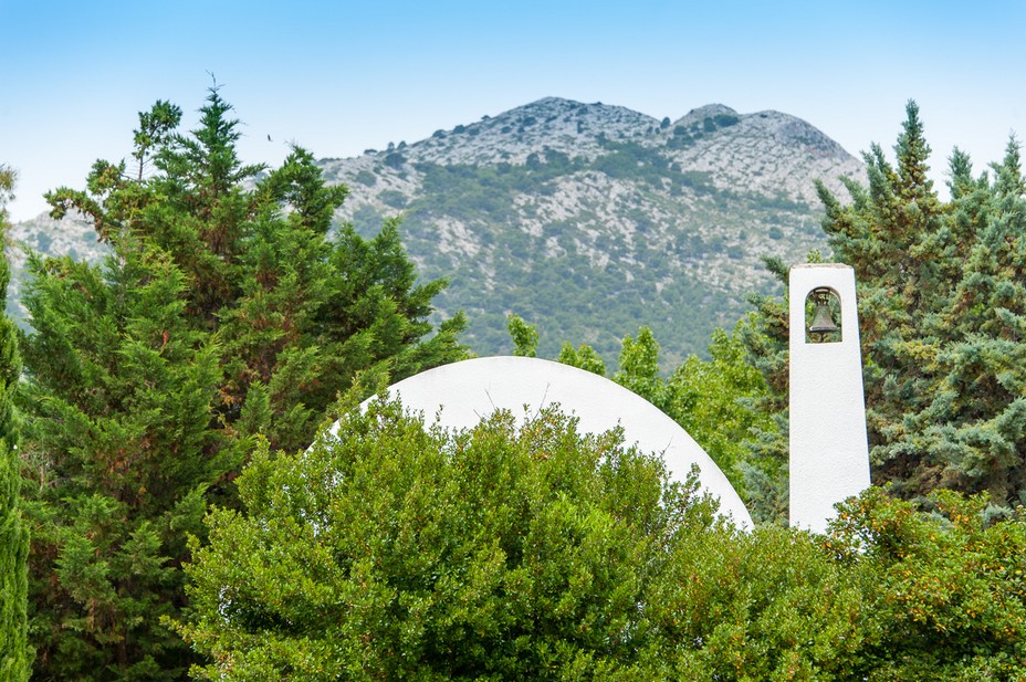 Petite église orthodoxe  située dans le club Marmara et il est possible d’y organiser des cérémonies de mariage.. @DR