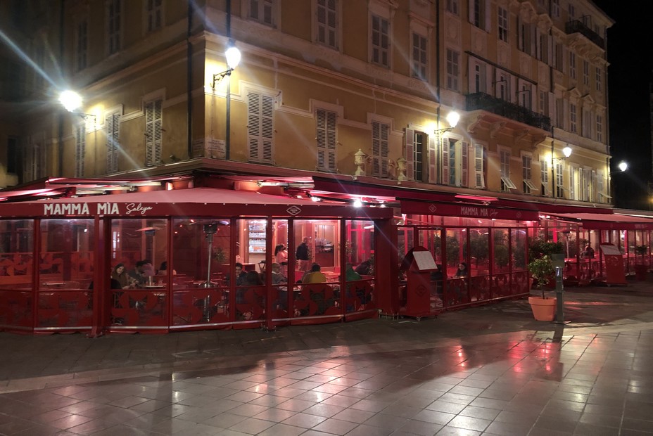 Le restaurant Mamma Mia à Nice est ouvert de 8h à minuit @ R.Bayon