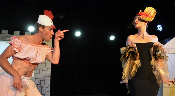 La Toile de Pandore –Cie, propose jusqu’au 30 octobre au théâtre Galabru dans le 18e arrondissement de Paris, Cocorico lève-toi Chantecler @ David Raynal La Toile de Pandore –Cie, propose jusqu’au 30 octobre au théâtre Galabru dans le 18e arrondissement de Paris, Cocorico lève-toi Chantecler @ David Raynal