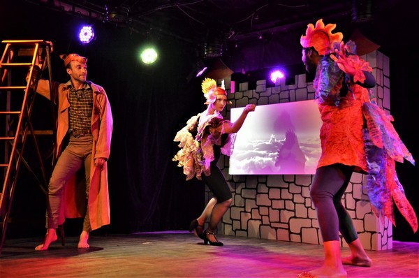 La Toile de Pandore –Cie, propose jusqu’au 30 octobre au théâtre Galabru dans le 18e arrondissement de Paris, Cocorico lève-toi Chantecler @ David Raynal La Toile de Pandore –Cie, propose jusqu’au 30 octobre au théâtre Galabru dans le 18e arrondissement de Paris, Cocorico lève-toi Chantecler @ David Raynal