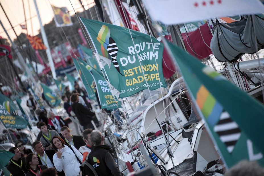 Les visiteurs sur les pontons de la Route du Rhum @ DR