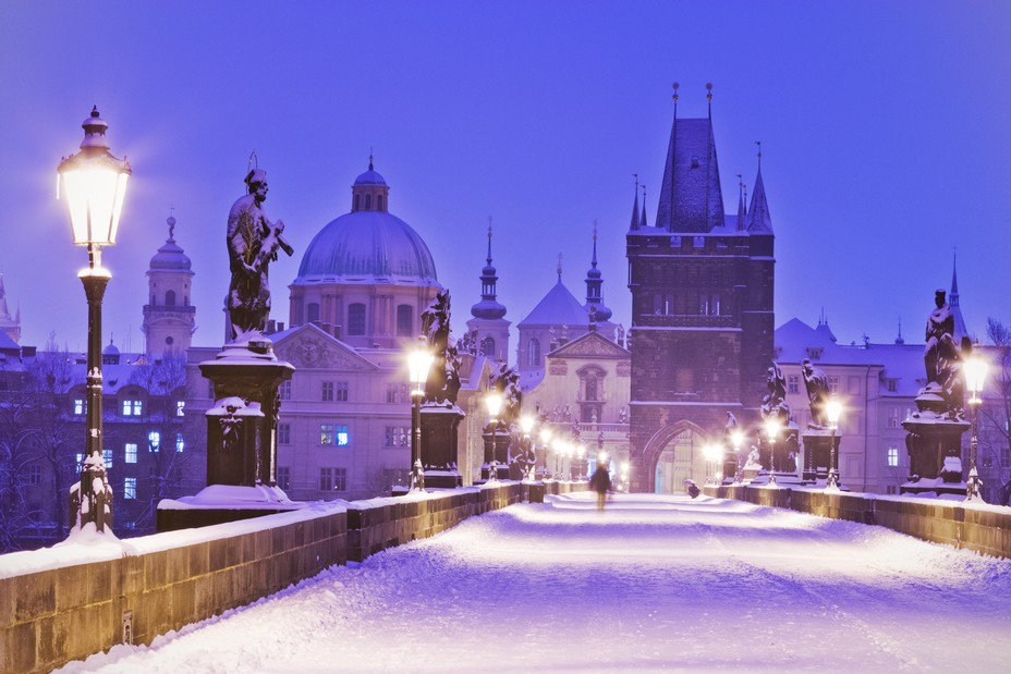 Le Pont Charles de Prague @Michaela Jilkova shutterstock.com CzechTourism