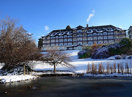 L'hôtel l'Ermitage est un établissement quatre étoiles niché dans un écrin de nature. Crédit photo Evian Resort.