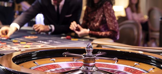 Le casino d’Evian est un lieu de divertissement incontournable, très prisé de la clientèle des pays du golfe. Crédit photo Evian Resort.