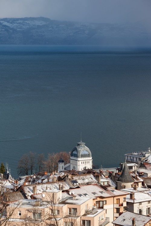 Par la navette fluviale, Evian est à moins de 30 minutes de la Suisse. Credit photo Pierre Thiriet.