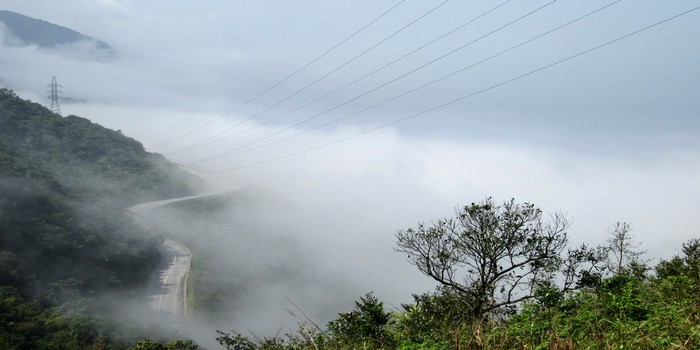 Nous prenons la route vers Da Nang, par le célébrissime col des Nuages. (Crédit photo Planète Vietnam - Over blog - ) Nous prenons la route vers Da Nang, par le célébrissime col des Nuages. (Crédit photo Planète Vietnam - Over blog - )