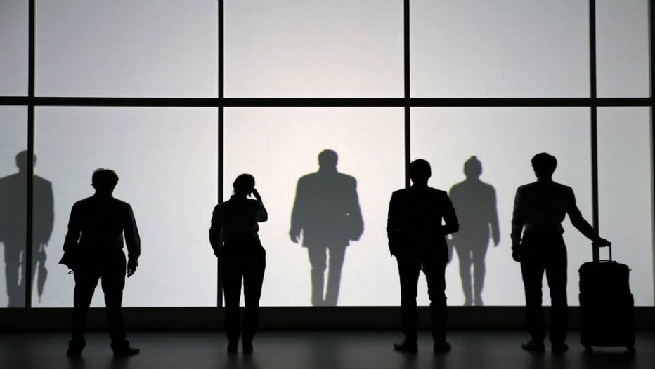 Cette photo reflète l'ambiance du jeu politique plutôt froide et cruelle de la pièce " Les Cartes du Pouvoir " au Théâtre Hébertot (crédit photo Lot) Cette photo reflète l'ambiance du jeu politique plutôt froide et cruelle de la pièce " Les Cartes du Pouvoir " au Théâtre Hébertot (crédit photo Lot)