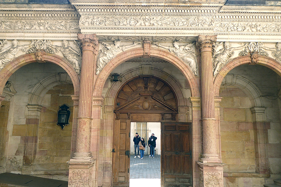 Cour intérieure  XVIIè siècle de l'hôtel de Voguë rue de la Chouette @Catherine Gary.