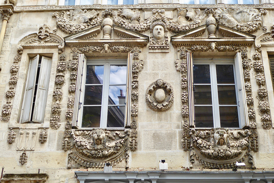 Hôtel particulier de style Renaissance Maillard rue des Forges @Catherine Gary. Hôtel particulier de style Renaissance Maillard rue des Forges @Catherine Gary.