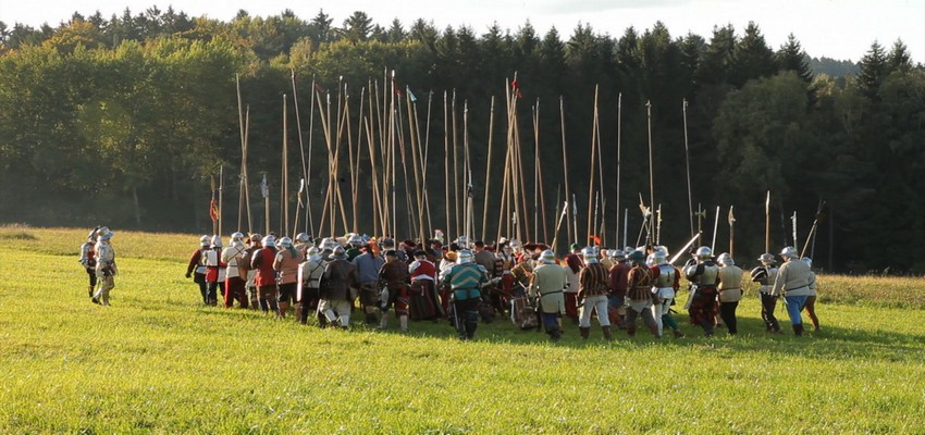 Reconstitution de la bataille de Marignan,  Une manifestation spectaculaire à laquelle participèrent à l’époque des milliers de figurants autour d'un château de bois attaqué par des canons chargés à blanc....(Crédit photo CRT Centre Val de Loire)